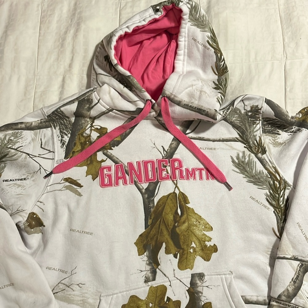 Like new Gander Mountain hoodie. Women’s M but looks small